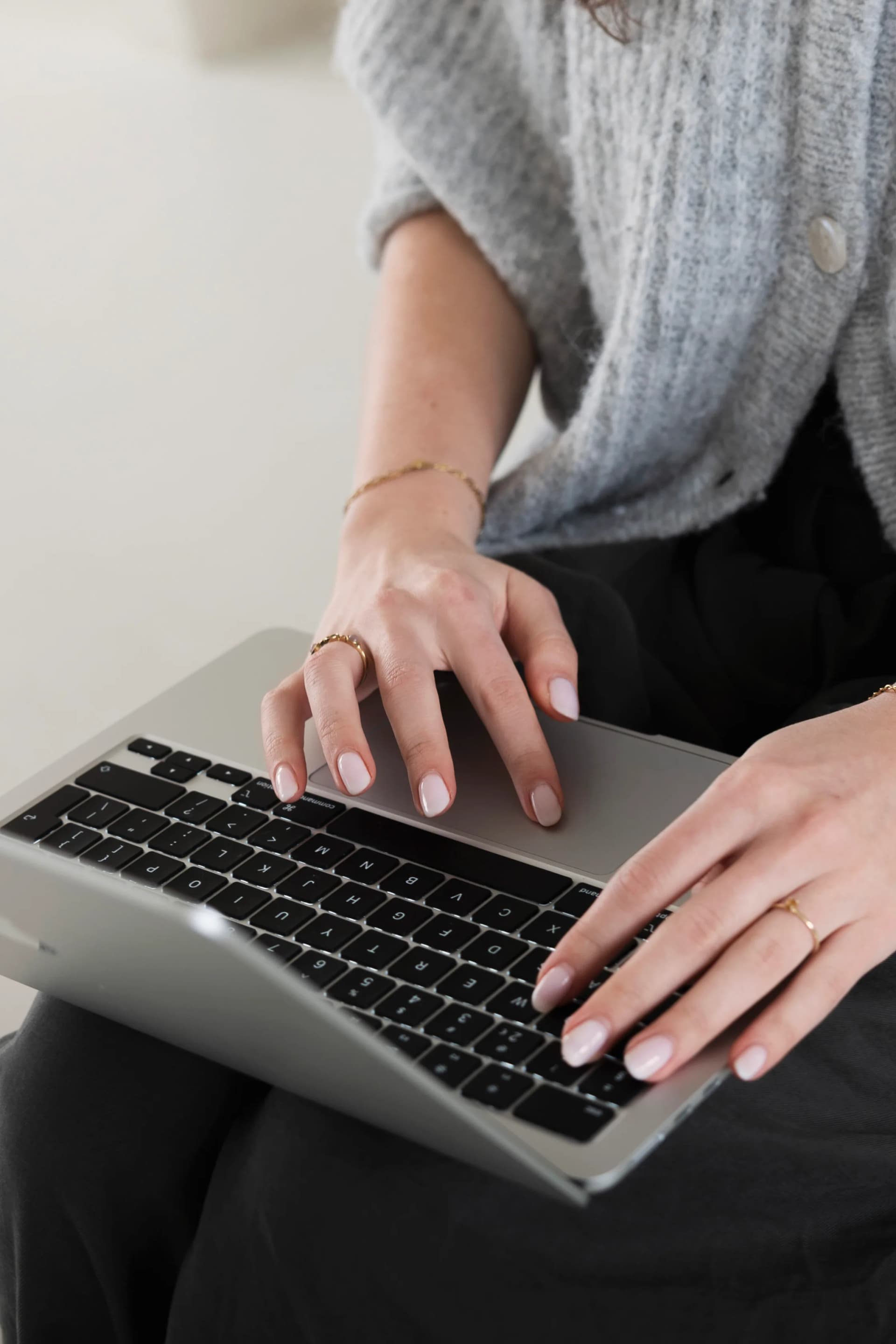 Community management voor banken en verzekeraars, publiek versus privé